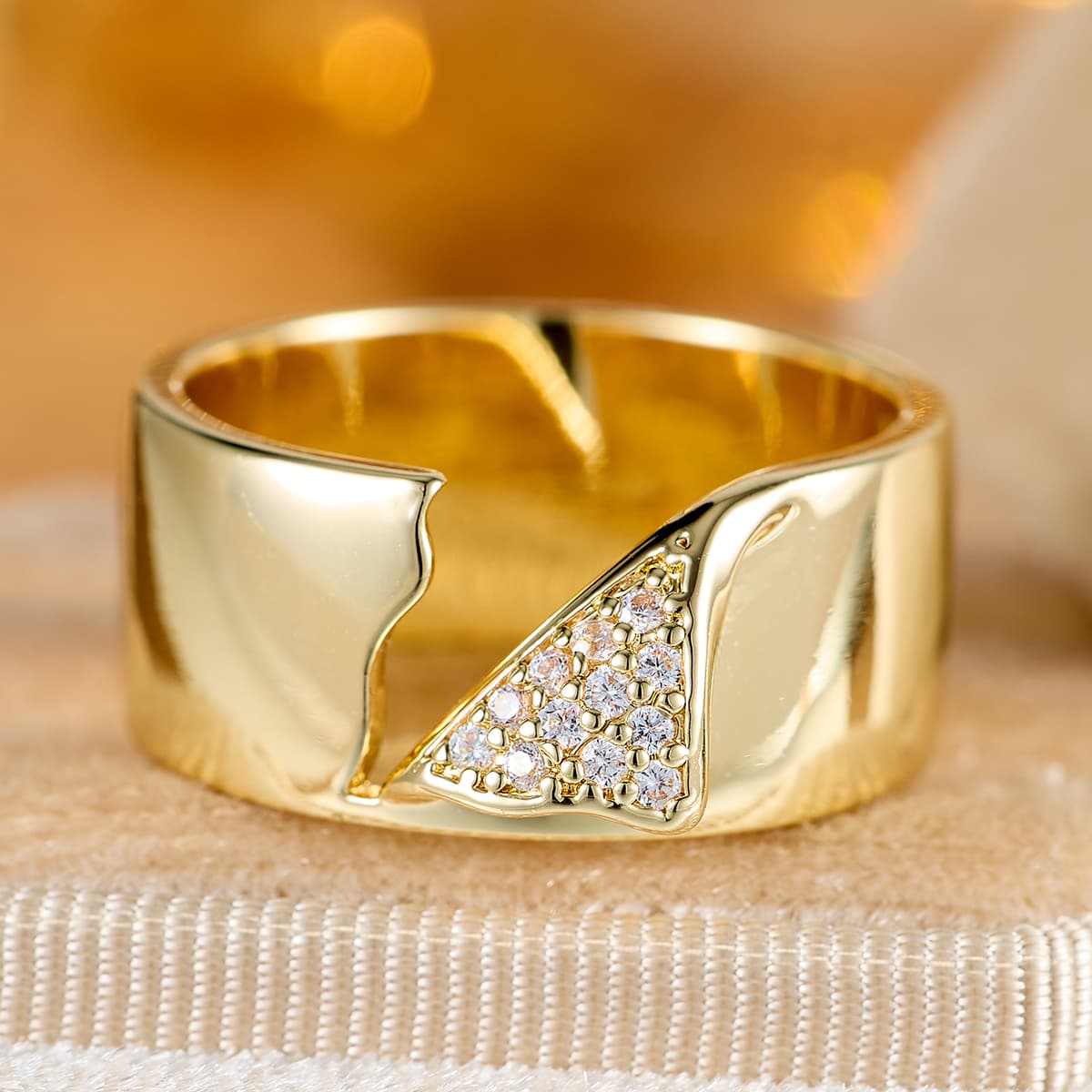 Unisex Retro Geometric Cutout Zirconia Wide Band Ring